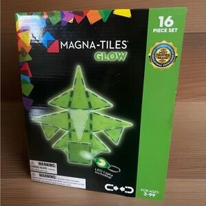 MAGNA-TILES Glow 16-Piece Set - Green Glow LED light included